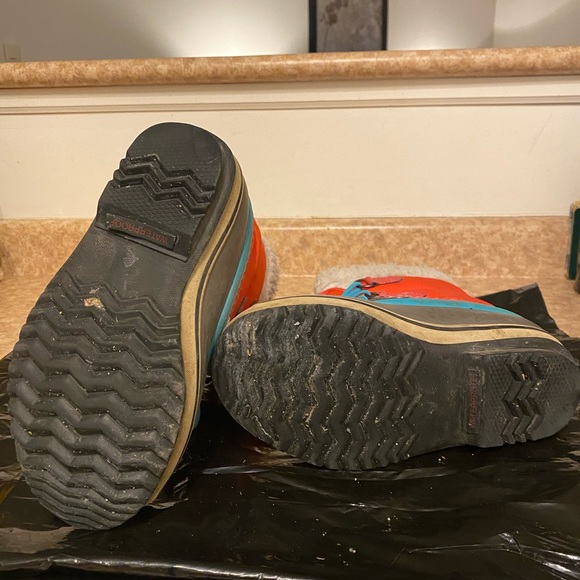 Sorel boots - Picture 3 of 3